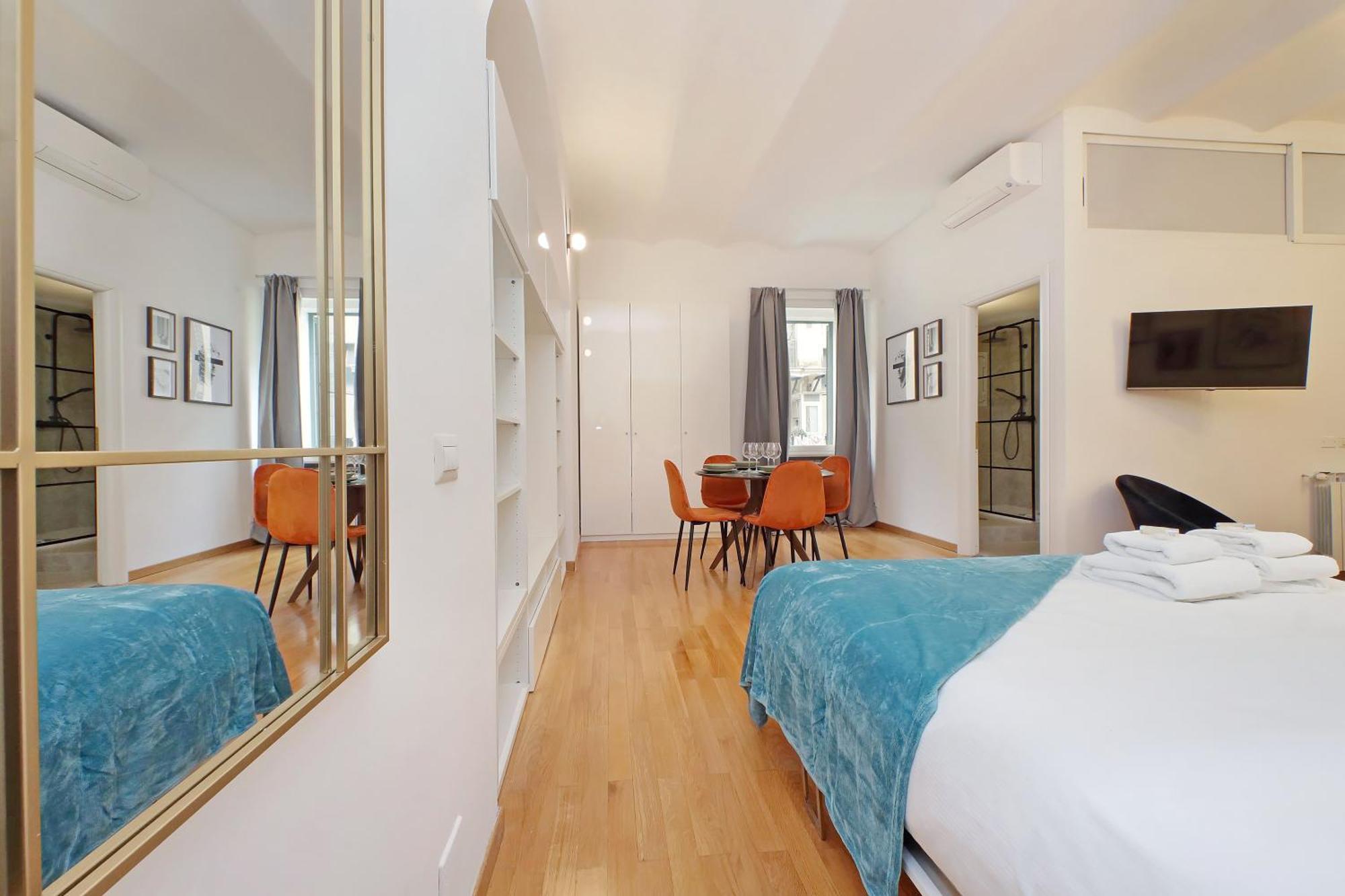 Modern Flat In Termini Station Apartment